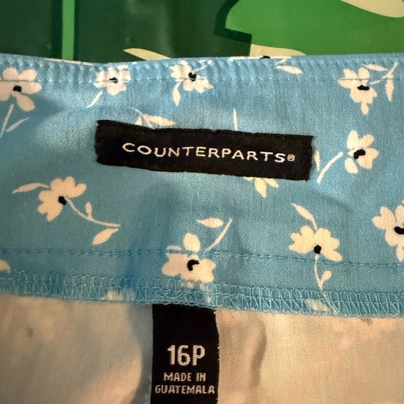 Counterparts White Floral Stretch Blue Capri 16P Petite 16 - Picture 4 of 4